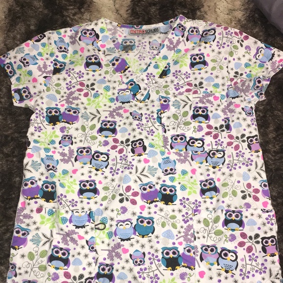 Lightly used scrubs - Picture 2 of 7